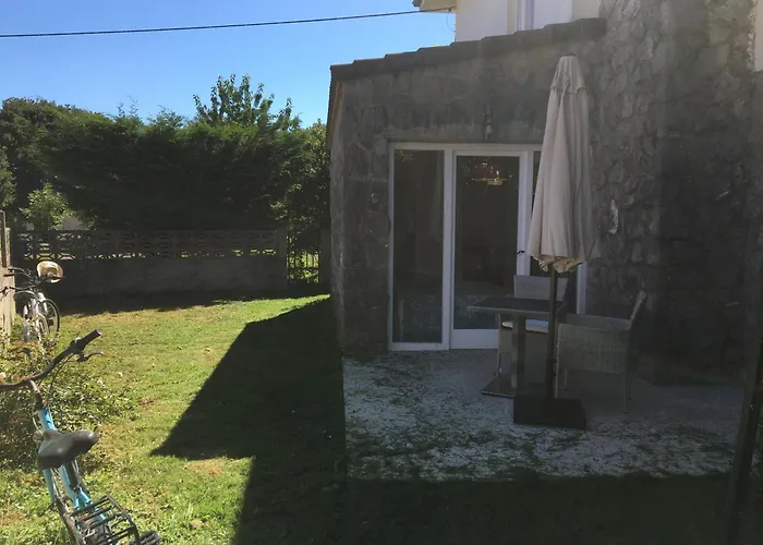 Casa Con Jardin Con 2 Alojamientos, Con Jardines No Compartidos Y Aparcamiento Privado